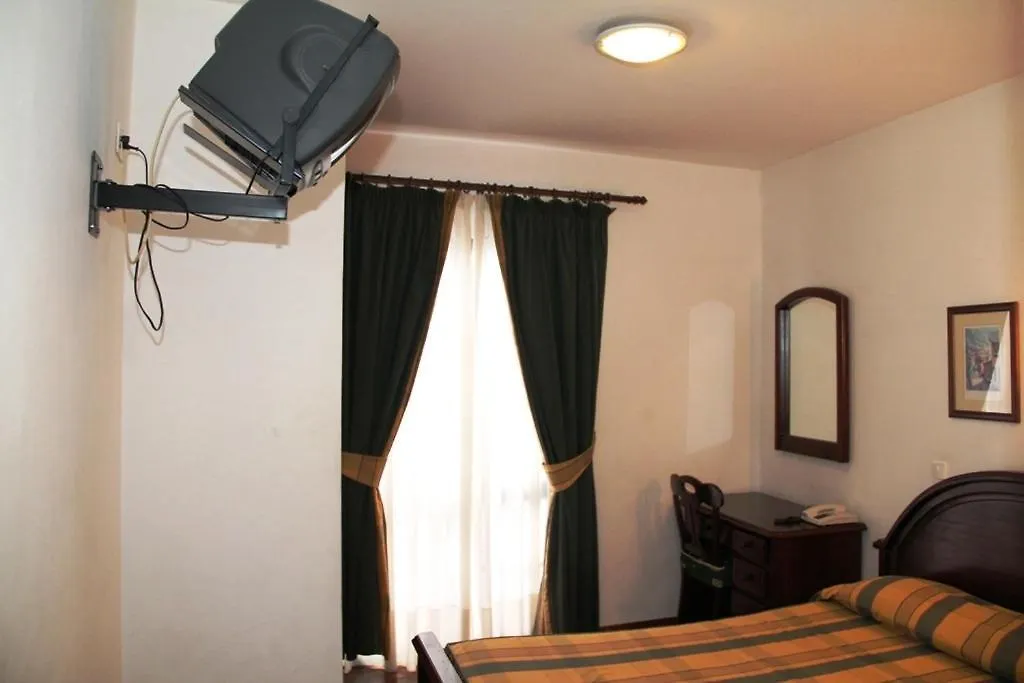 Santo Antonio Guest House Santa Cruz